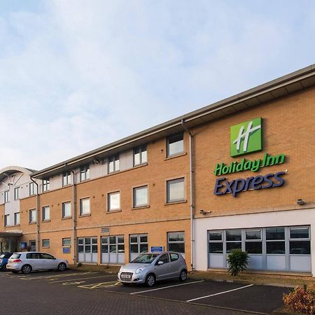 Holiday Inn Express East Midlands Airport, An Ihg Hotel Касъл Донингтън Екстериор снимка