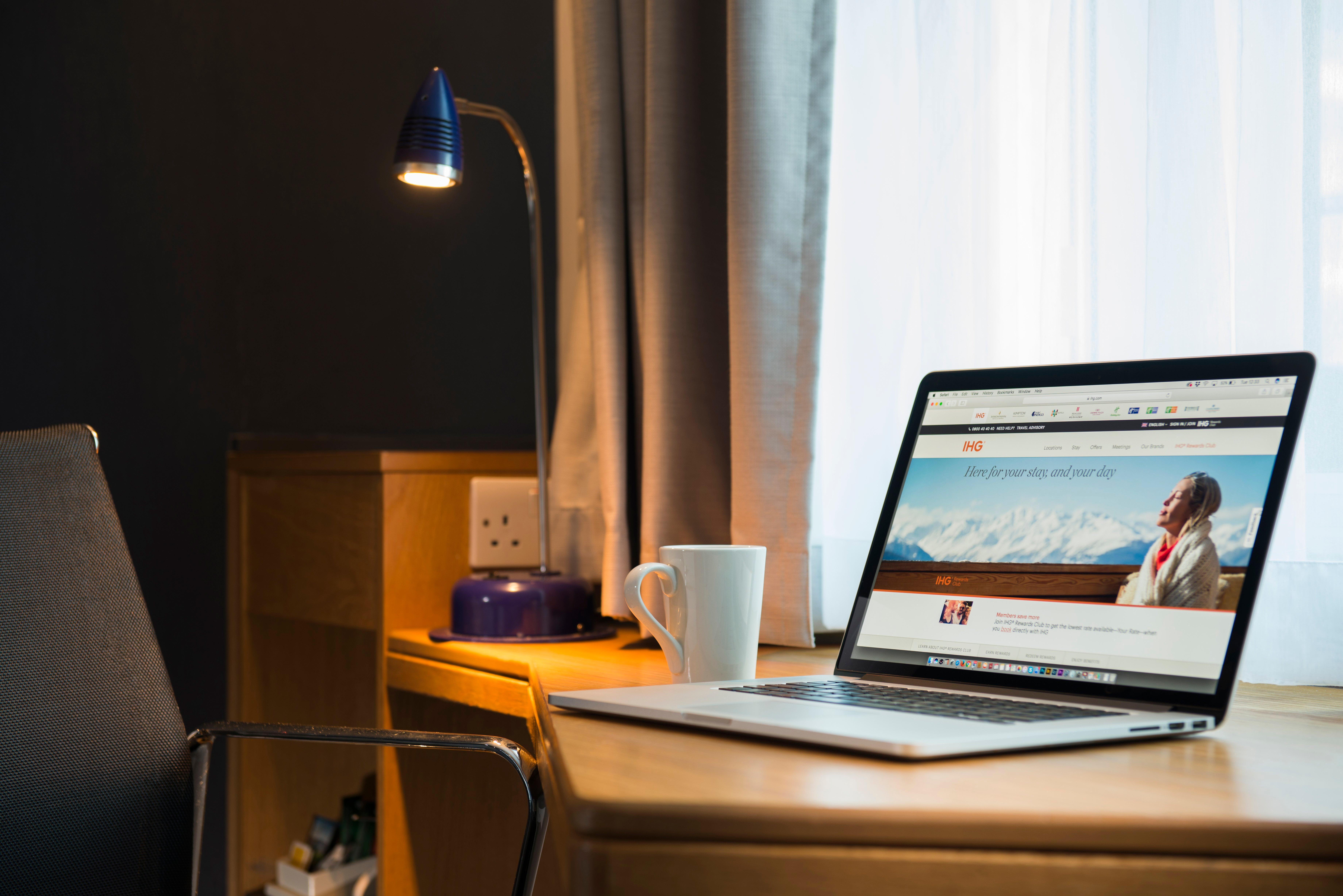 Holiday Inn Express East Midlands Airport By Ihg Касъл Донингтън Екстериор снимка