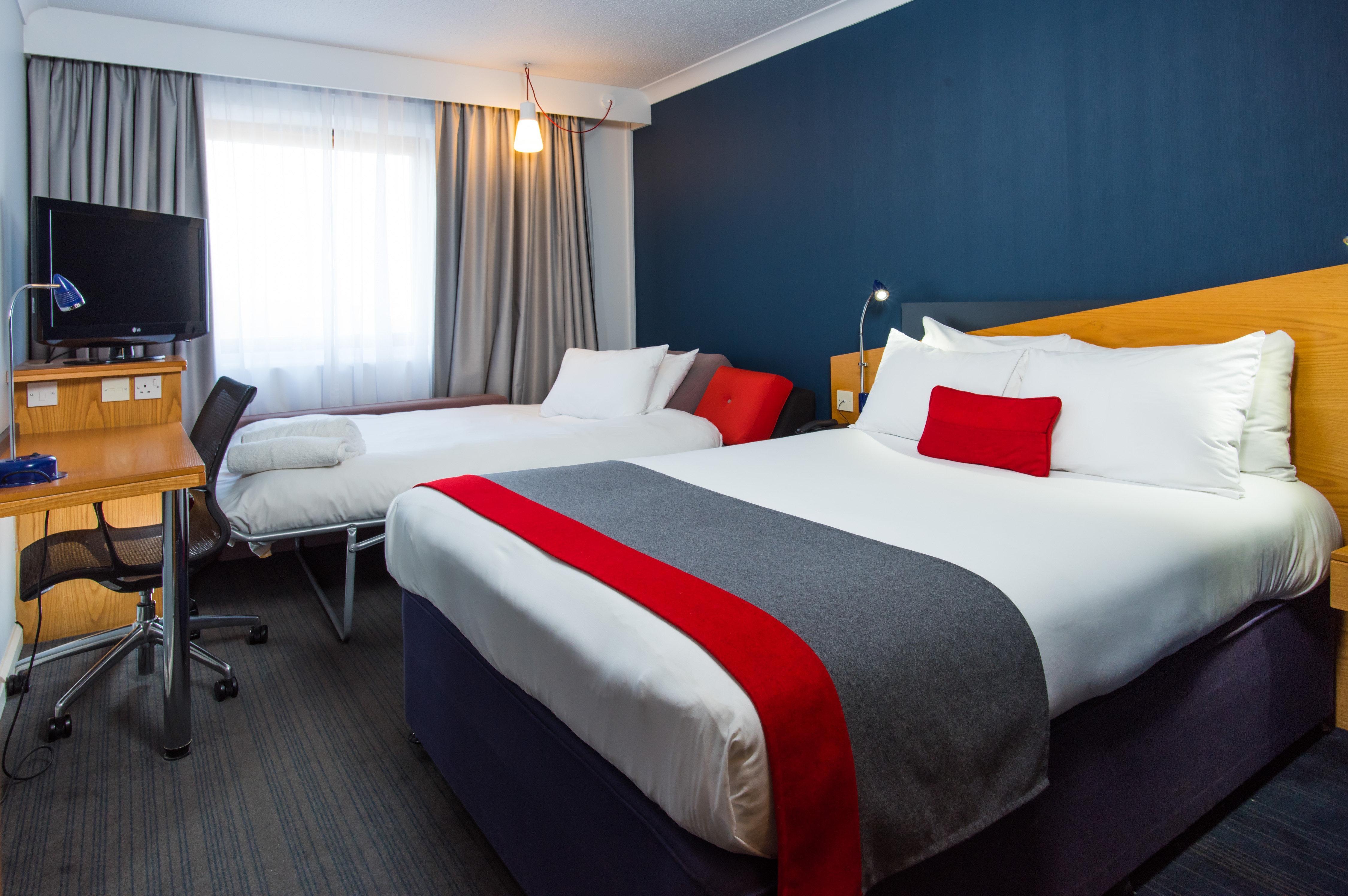 Holiday Inn Express East Midlands Airport By Ihg Касъл Донингтън Екстериор снимка