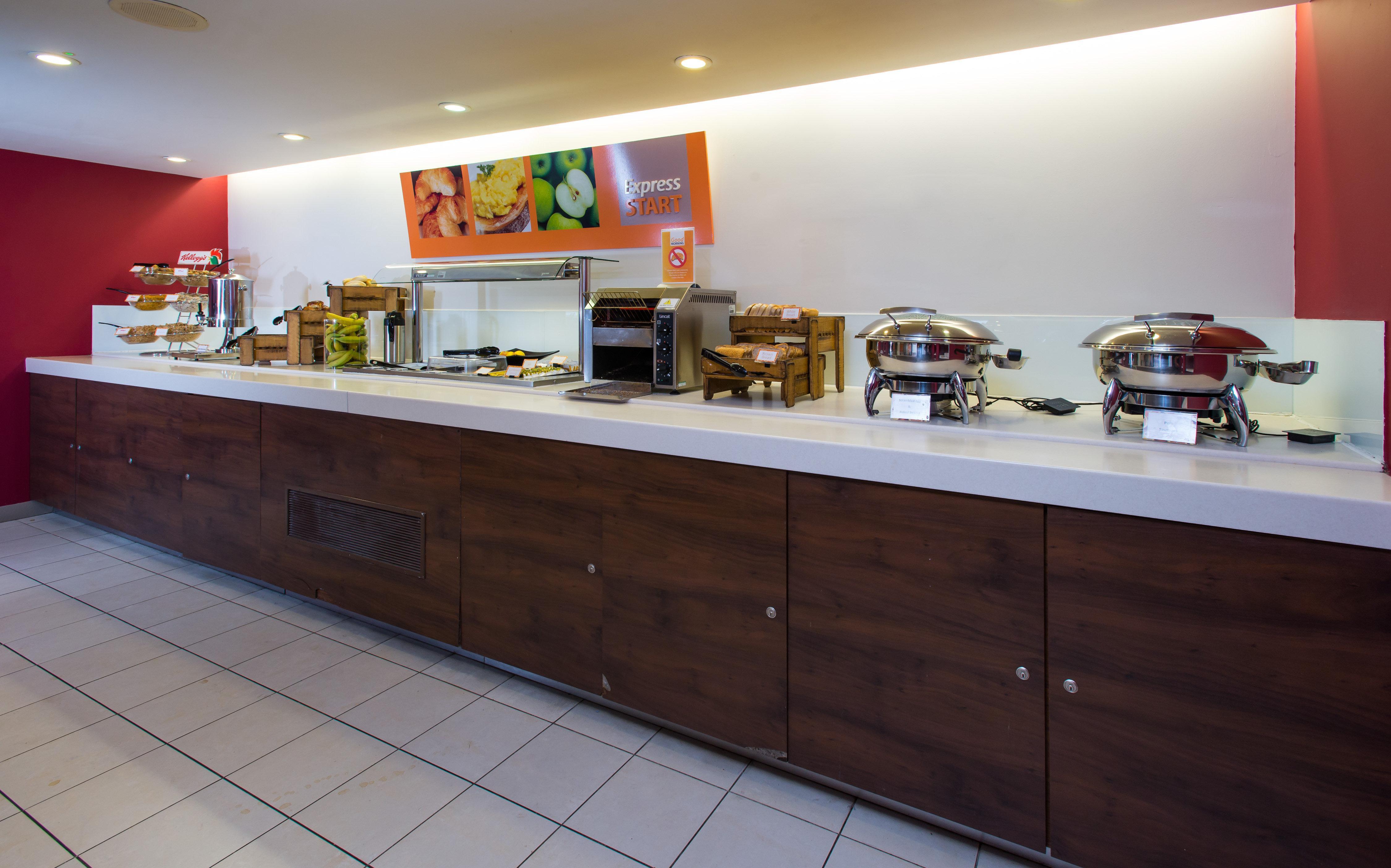 Holiday Inn Express East Midlands Airport By Ihg Касъл Донингтън Екстериор снимка