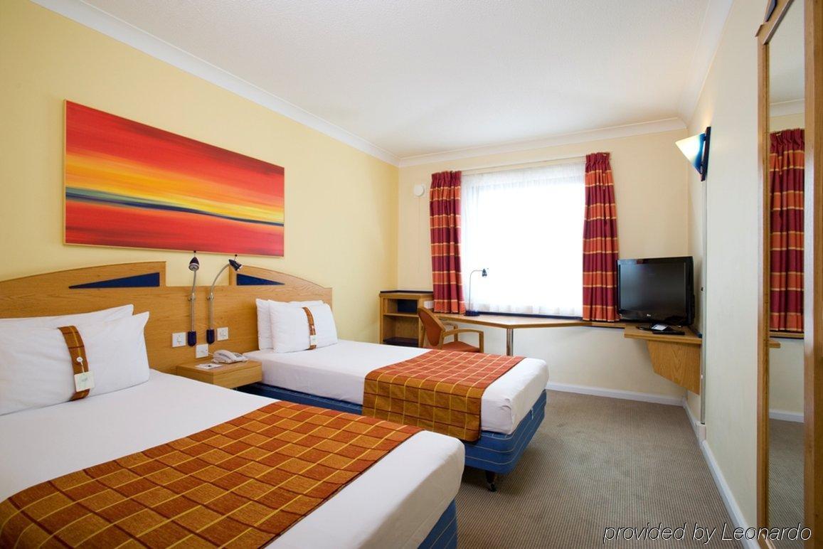 Holiday Inn Express East Midlands Airport, An Ihg Hotel Касъл Донингтън Стая снимка