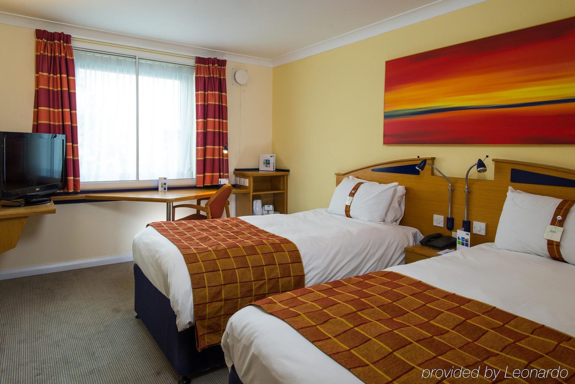 Holiday Inn Express East Midlands Airport, An Ihg Hotel Касъл Донингтън Екстериор снимка