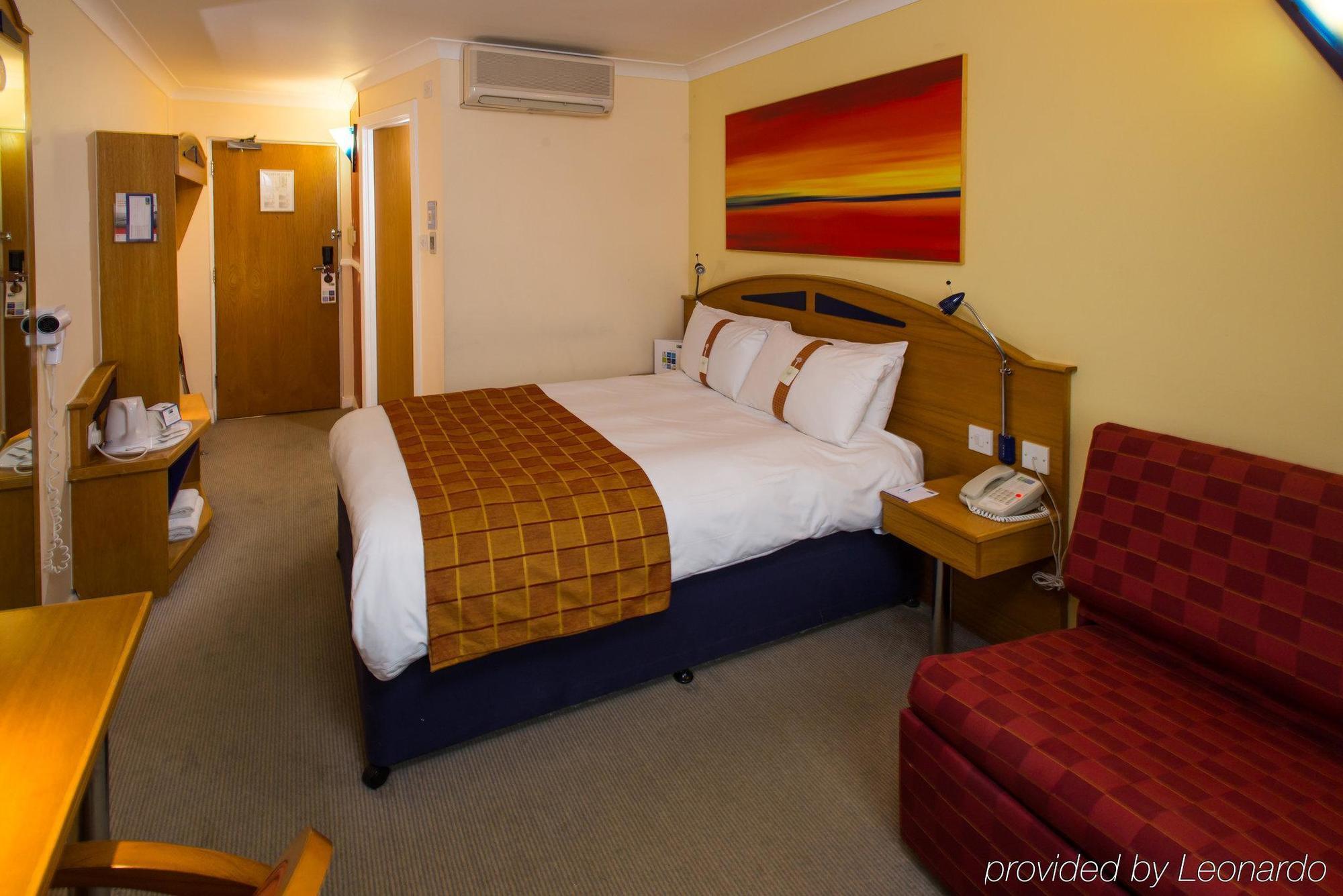 Holiday Inn Express East Midlands Airport By Ihg Касъл Донингтън Екстериор снимка