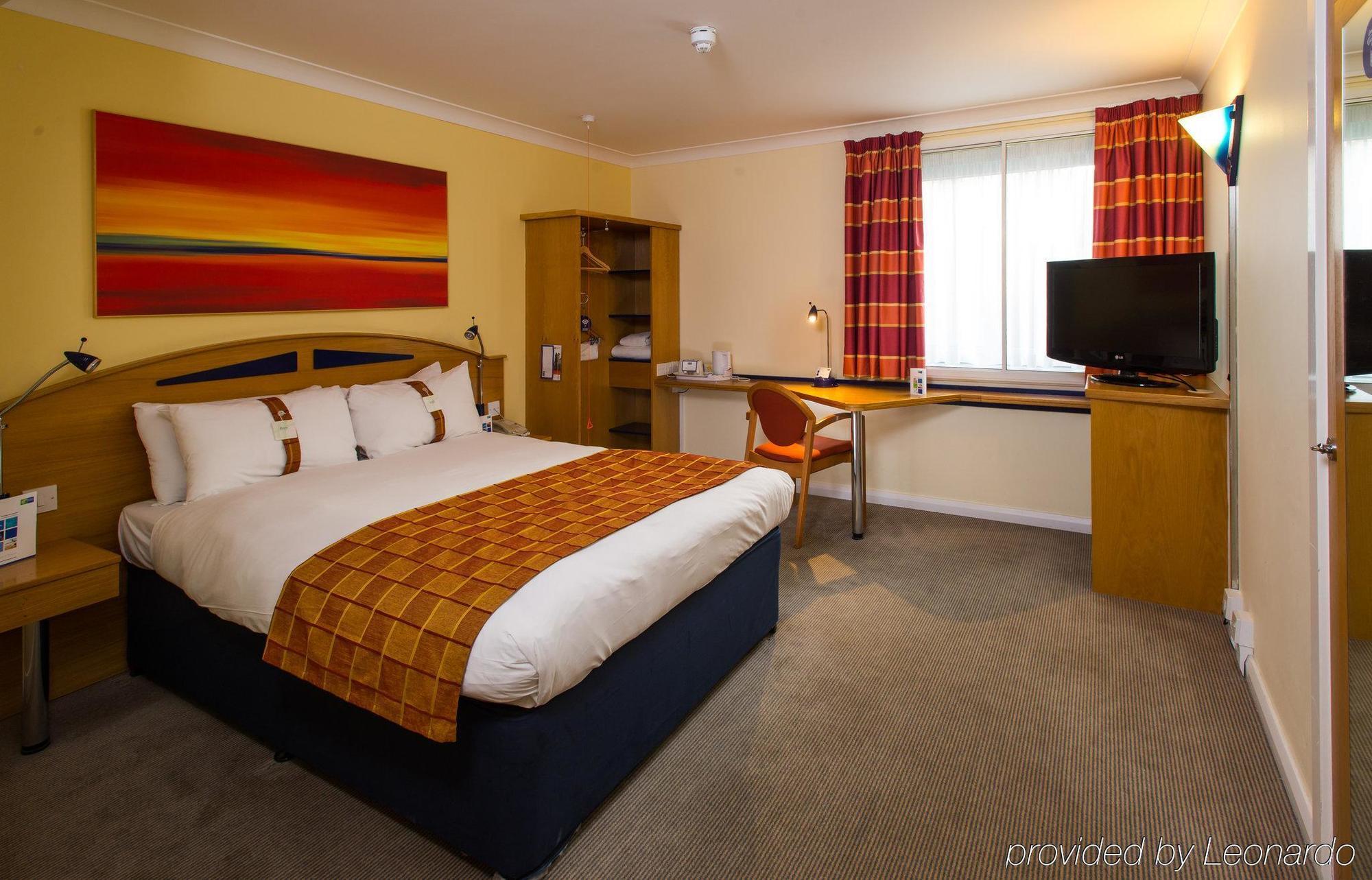 Holiday Inn Express East Midlands Airport By Ihg Касъл Донингтън Екстериор снимка