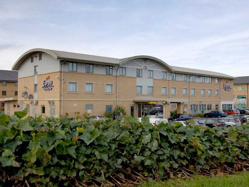 Holiday Inn Express East Midlands Airport By Ihg Касъл Донингтън Екстериор снимка