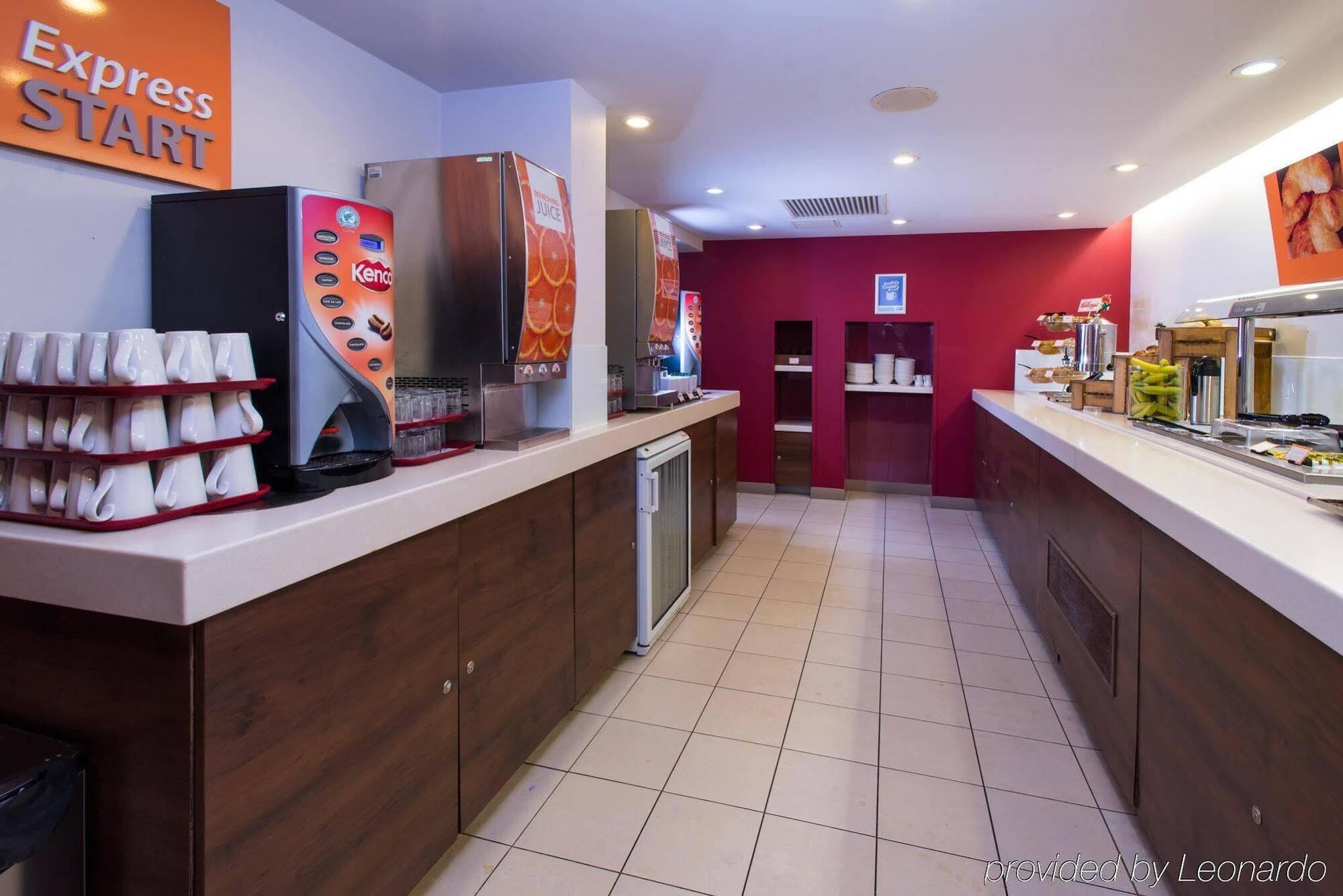 Holiday Inn Express East Midlands Airport By Ihg Касъл Донингтън Екстериор снимка