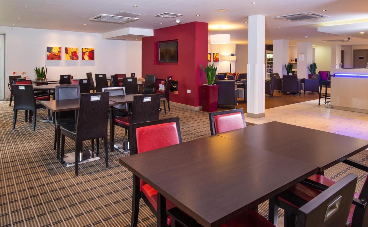 Holiday Inn Express East Midlands Airport, An Ihg Hotel Касъл Донингтън Екстериор снимка